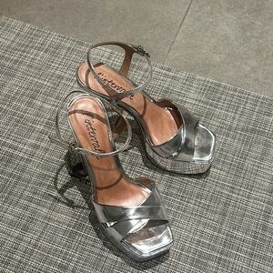 LINTERVALLE SILVER PLATFORMS